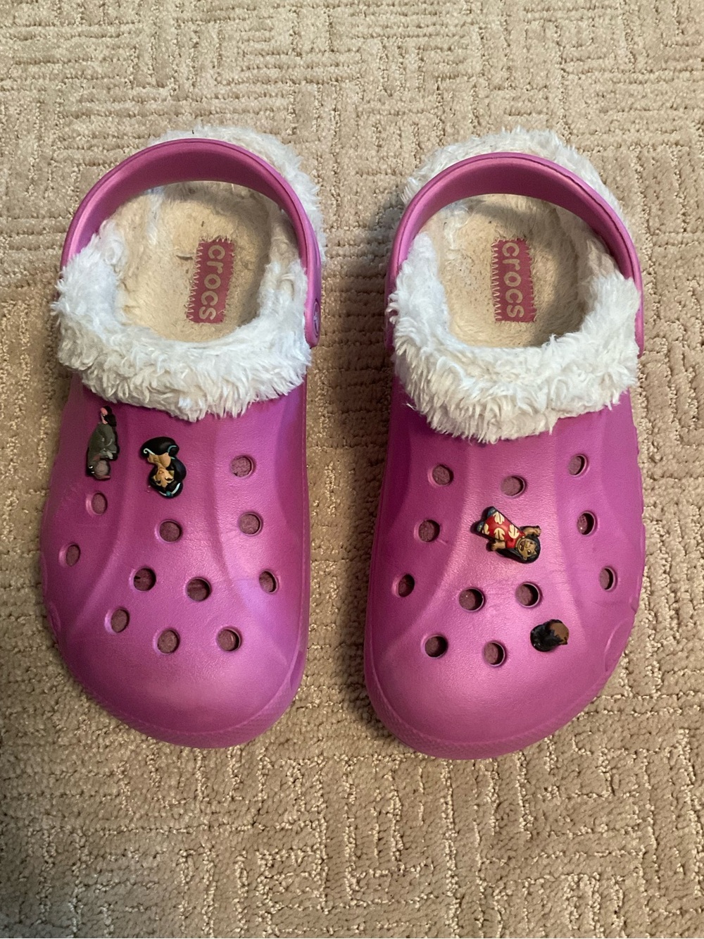 CROCS Pink Classic Lined Baya Clogs White Faux Fur Charms Women 7 EUC Cozy Girl - Picture 2 of 8